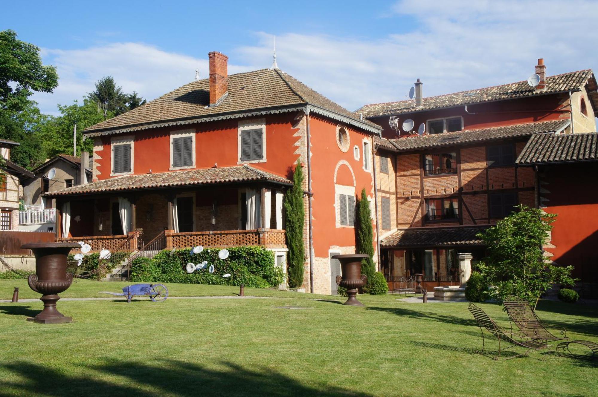 Отель Les Jardins De La Tour Шатийон-сюр-Шаларон Экстерьер фото
